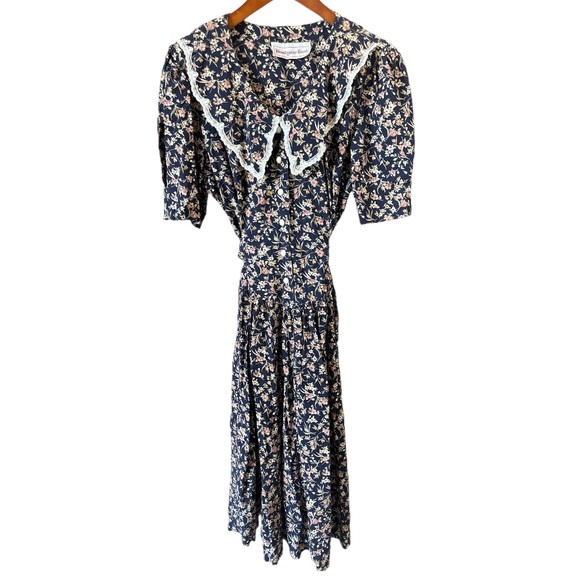 Unique Vintage Dresses & Skirts - Vintage Brandywine Creek Floral Dress  Cottagecore